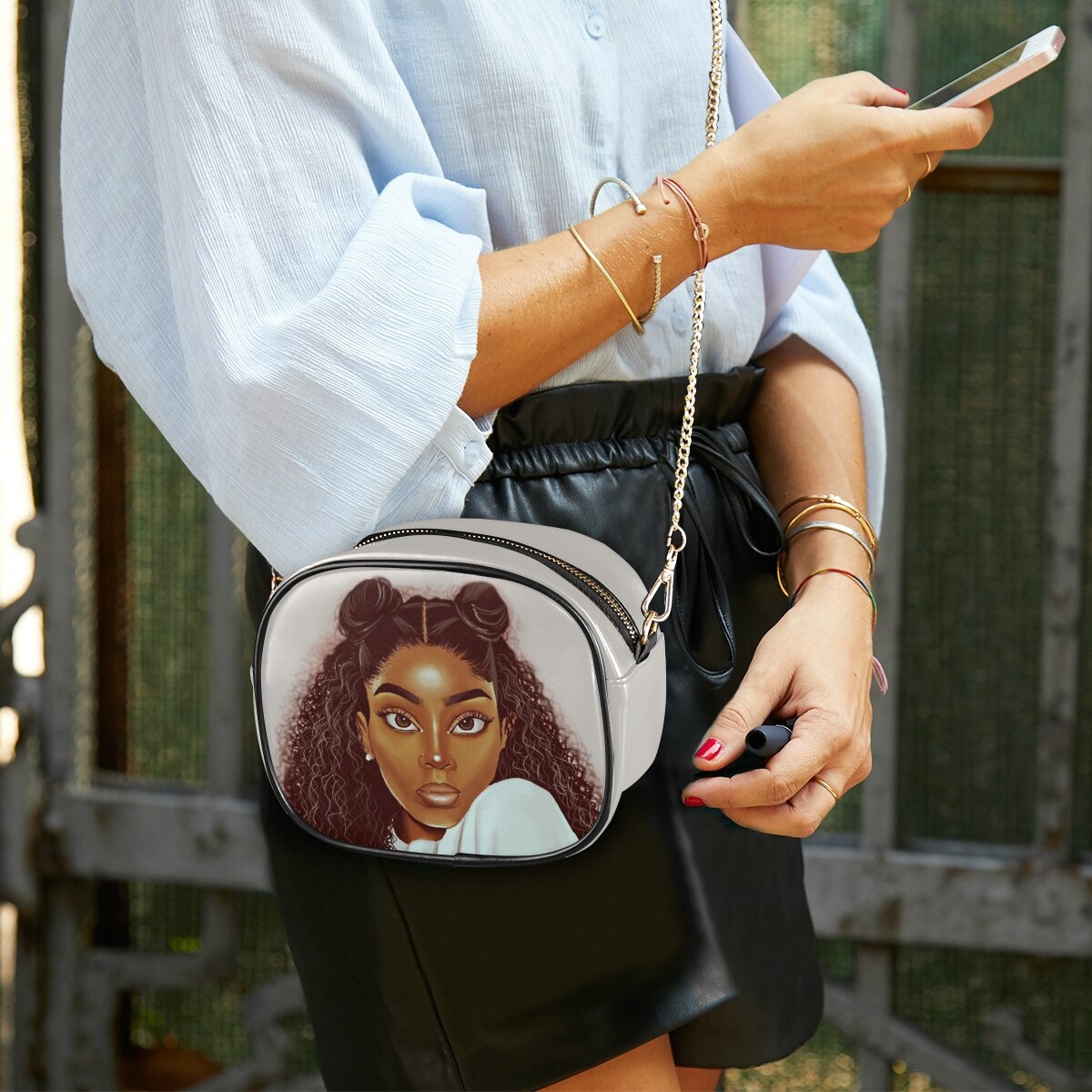 CROSSBODY SHOULDER BAG.