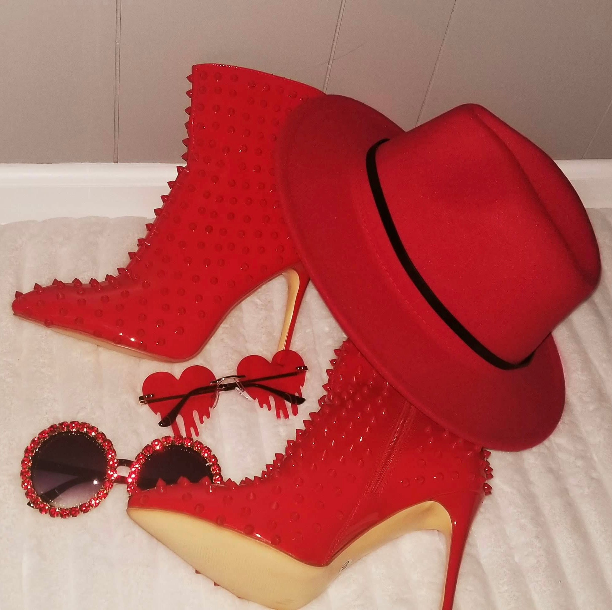 Fashion Luxury Women Matching Hats High Heel Sandals Set and Hat.